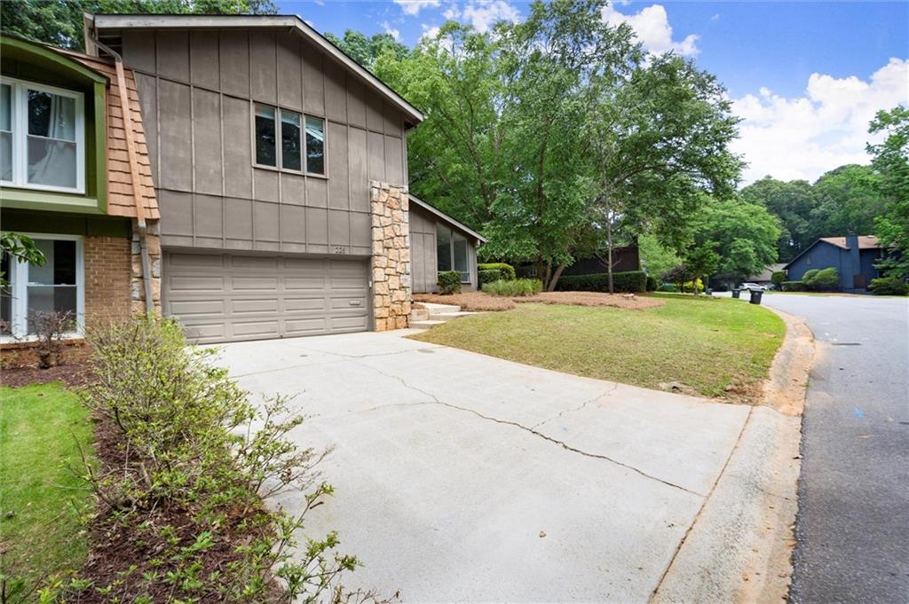 225 Lakeview Ridge W