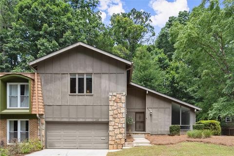 225 Lakeview Ridge W Roswell GA 30076