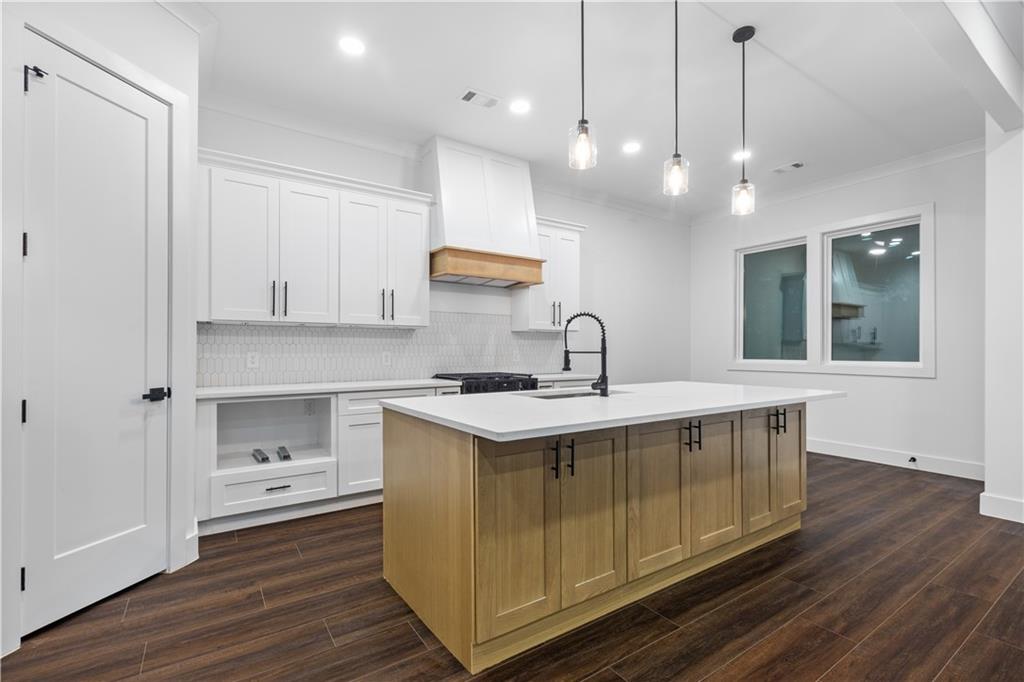 270 Honeysuckle Avenue