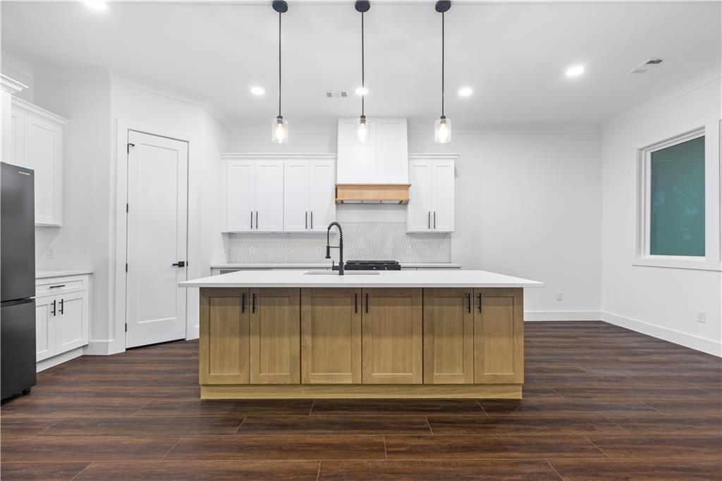 270 Honeysuckle Avenue