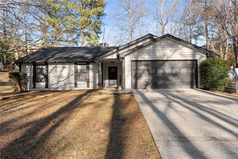 Homes For Sale - 525 Ansley Drive<br/> Roswell, GA 30076