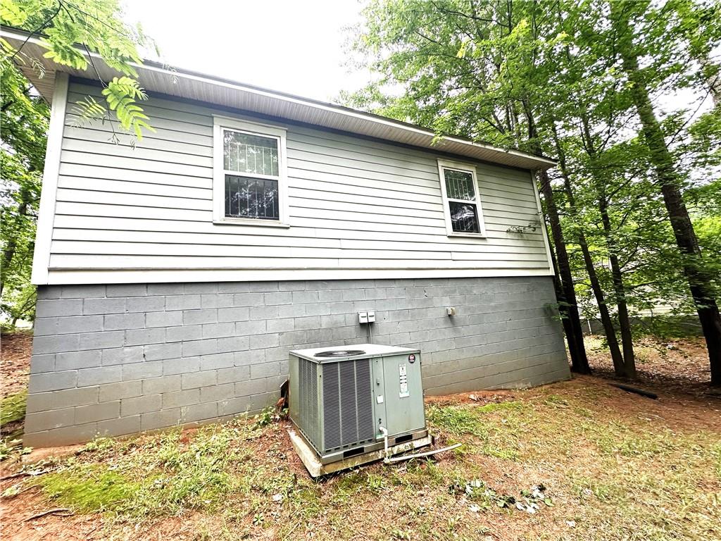 2037 Lakewood Trail SE