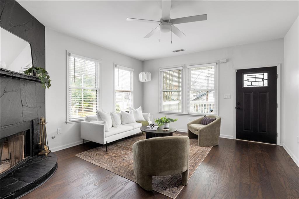 881 Oakhill Avenue SW