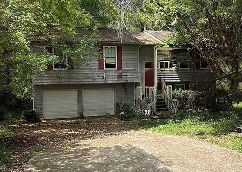 Homes For Sale - 5055 S Woodbridge Trail<br/> Stone Mountain, GA 30088