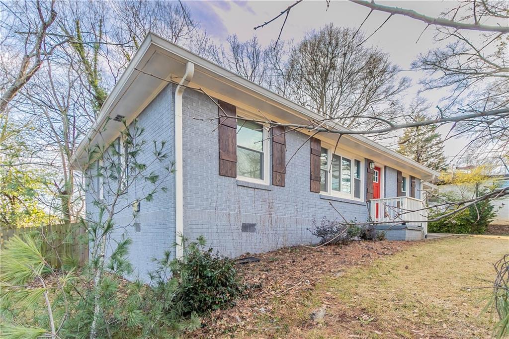 1927 Vicki Lane SE
