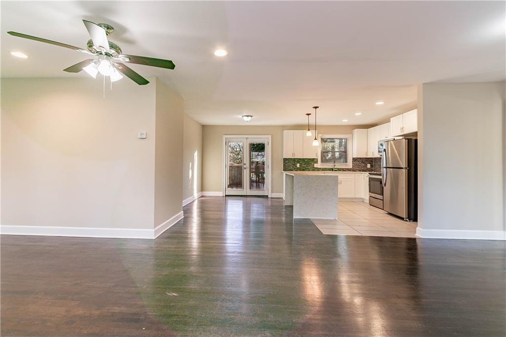 1927 Vicki Lane SE