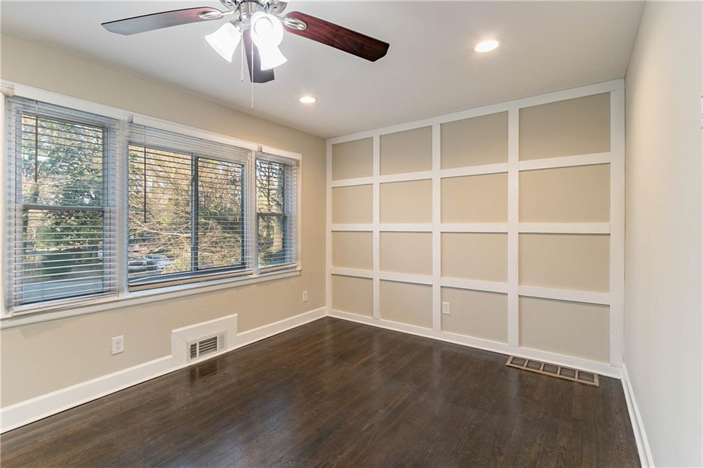 1927 Vicki Lane SE