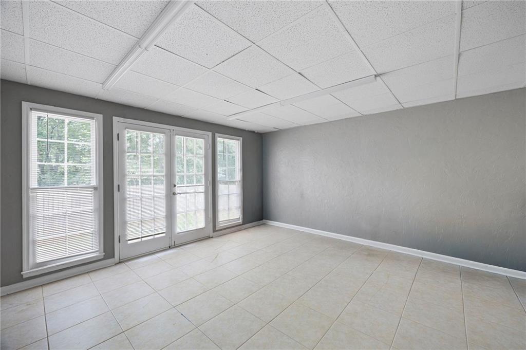 Kingston Square - Residential