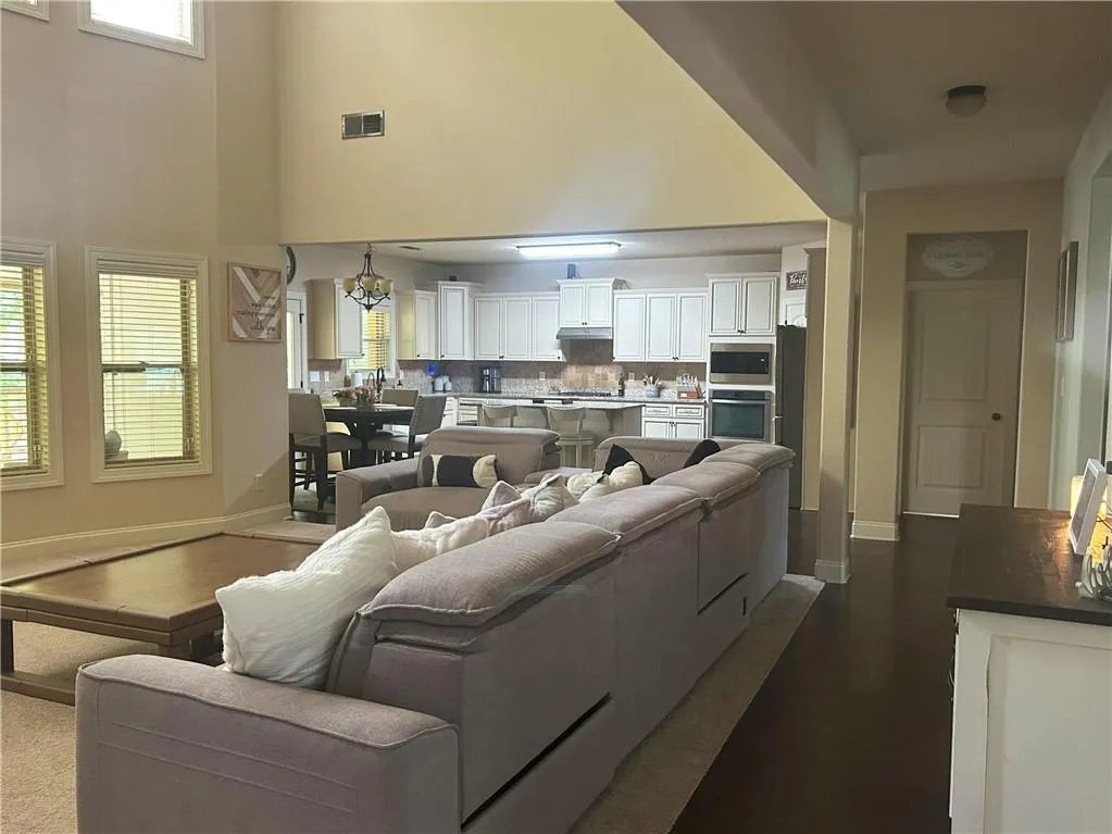 Newnan, Georgia 30265, United States, 6 Bedrooms Bedrooms, ,4 BathroomsBathrooms,Residential,Active,158975