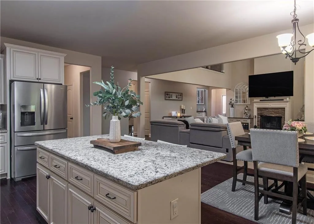 Newnan, Georgia 30265, United States, 6 Bedrooms Bedrooms, ,4 BathroomsBathrooms,Residential,Active,158975