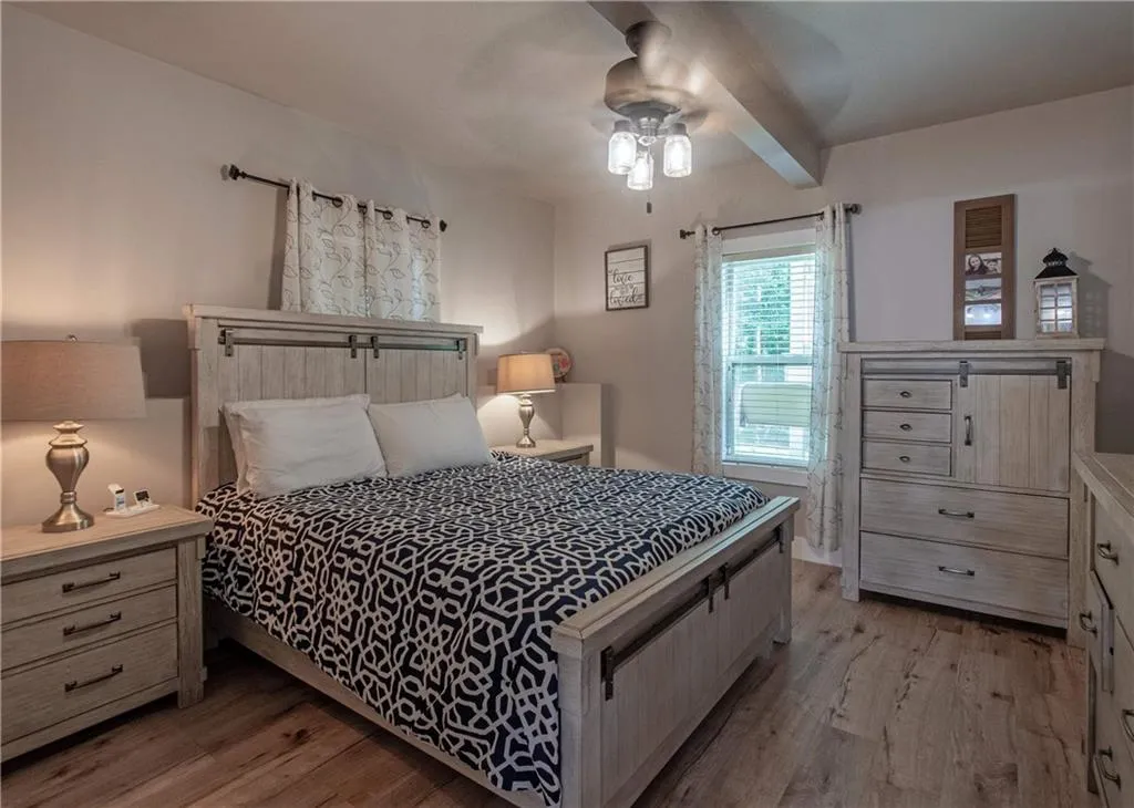 Newnan, Georgia 30265, United States, 6 Bedrooms Bedrooms, ,4 BathroomsBathrooms,Residential,Active,158975