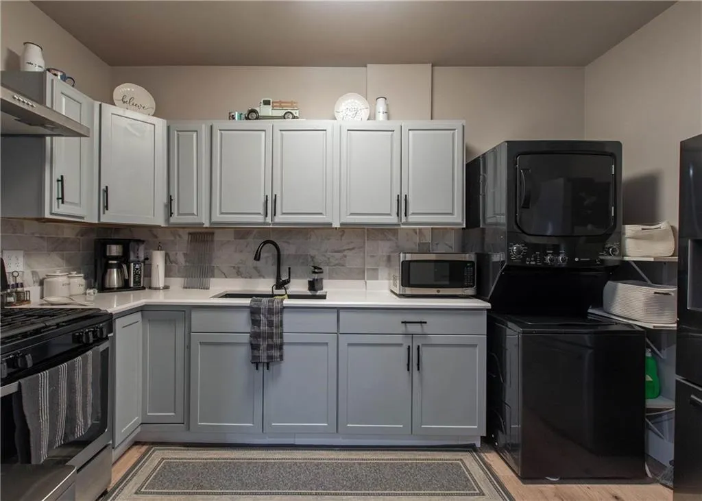 Newnan, Georgia 30265, United States, 6 Bedrooms Bedrooms, ,4 BathroomsBathrooms,Residential,Active,158975