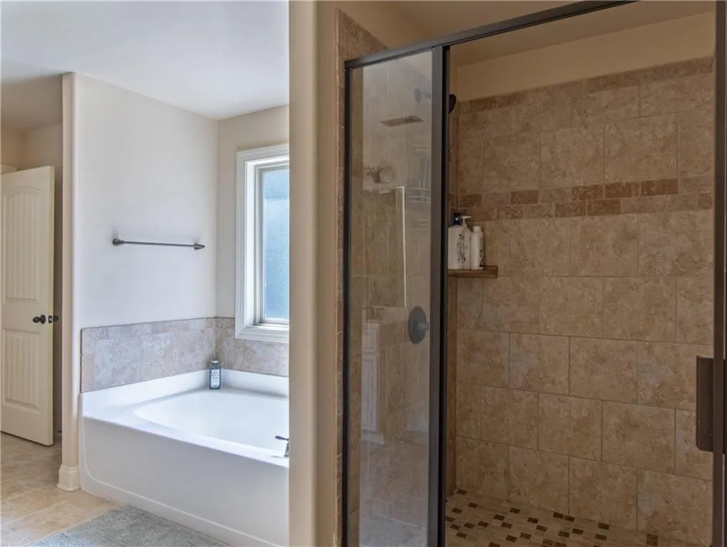 Newnan, Georgia 30265, United States, 6 Bedrooms Bedrooms, ,4 BathroomsBathrooms,Residential,Active,158975