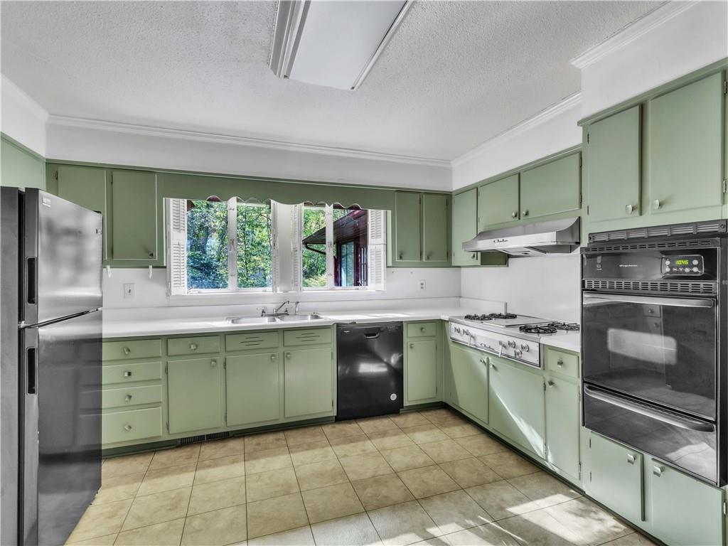 218 Woodland Drive, Calhoun, Georgia image 12
