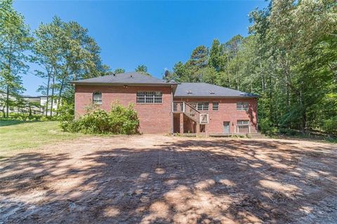 A home in Dacula