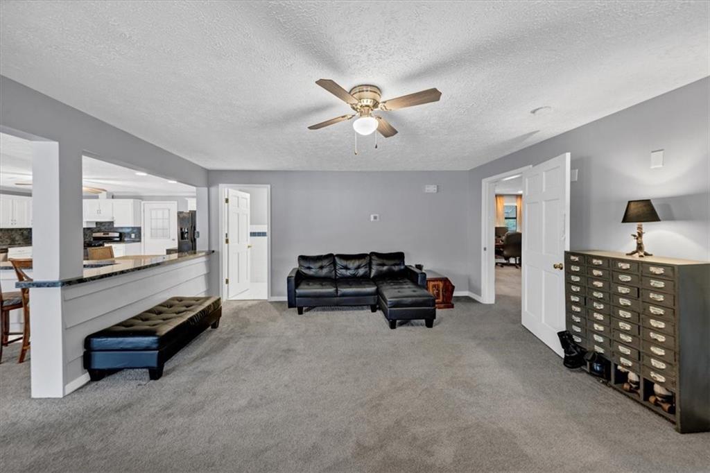 6071 N Main Street SE