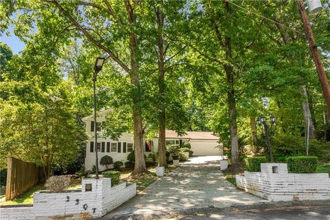 3307 Pointe Bleue Ct Decatur GA 30034