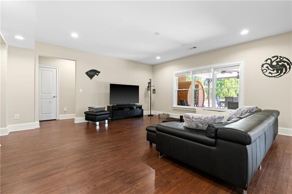 The Pointe On Lassiter - Residential