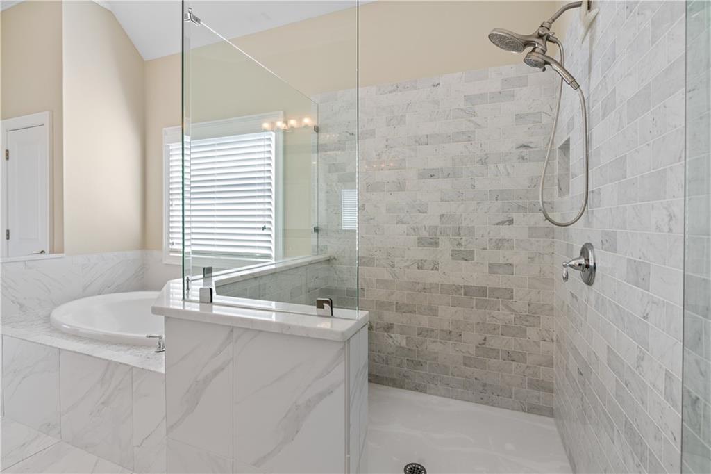 The Pointe On Lassiter - Residential