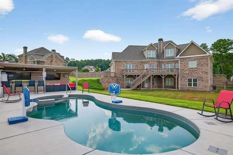 2112 Meadowood Cove