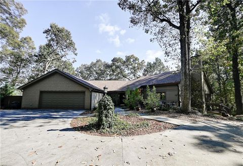 A home in Calhoun