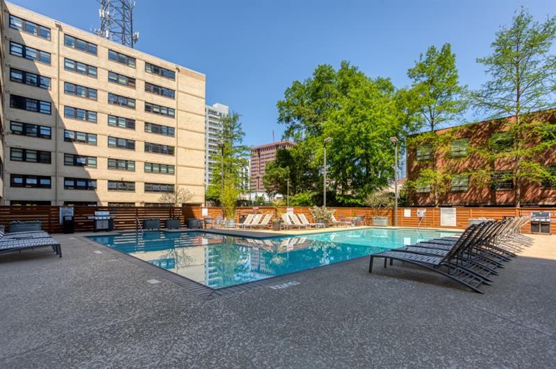 878 Peachtree 522