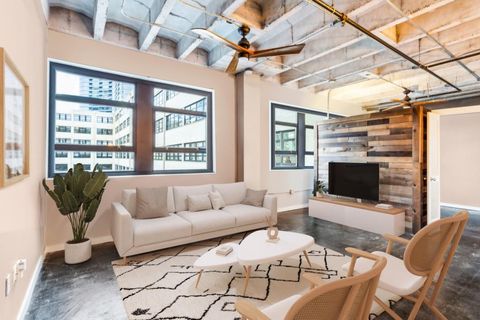 878 Peachtree 522 Atlanta GA 30309