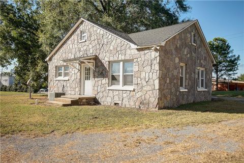 A home in Calhoun