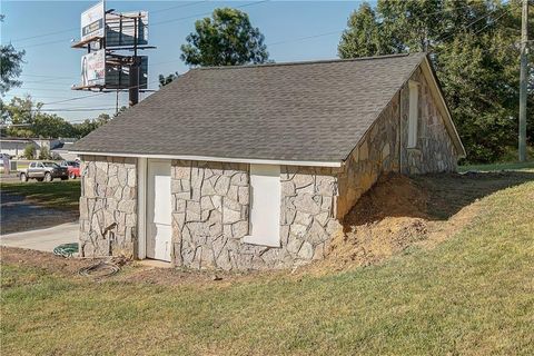 A home in Calhoun