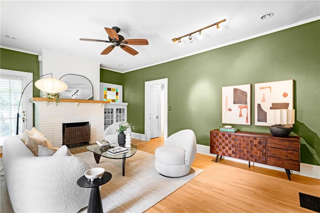 452 Euclid Terrace NE