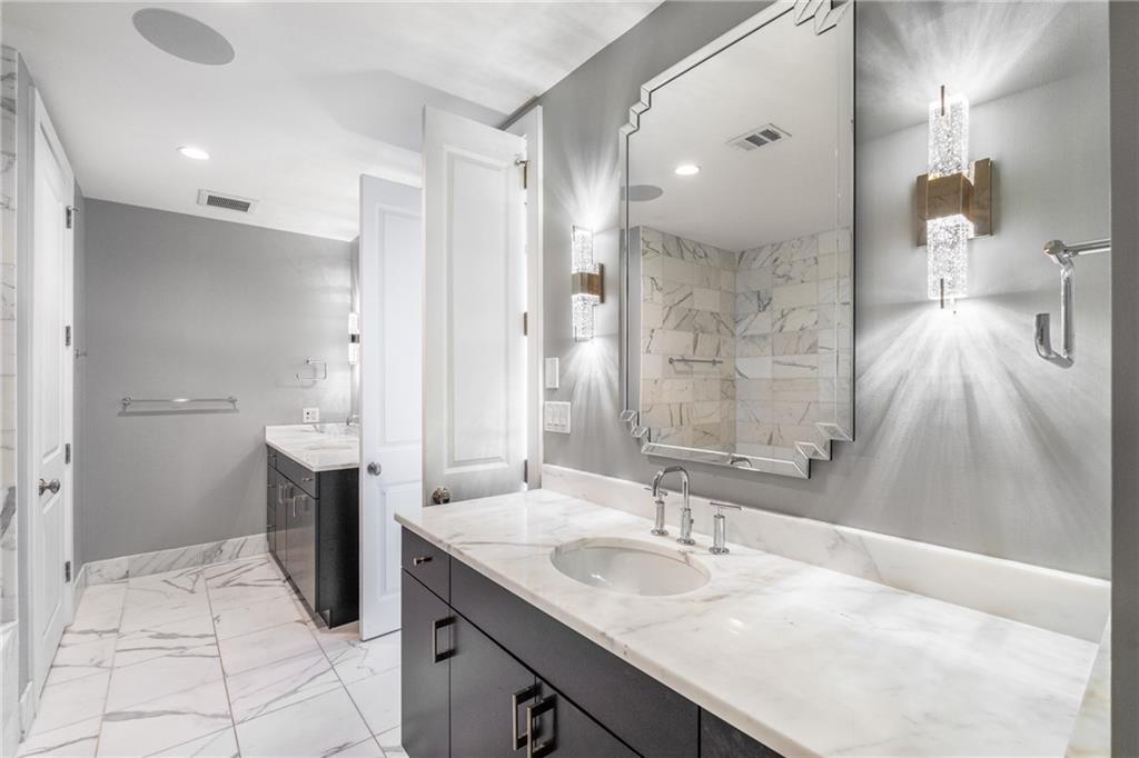 RITZ CARLTON RESIDENCES - Residential