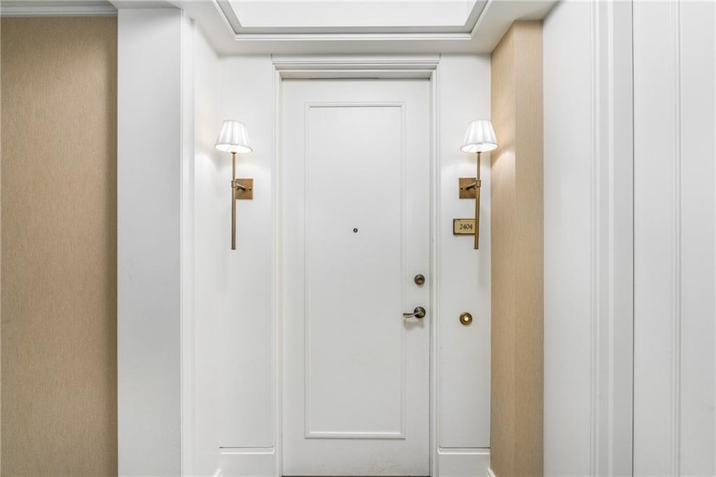 RITZ CARLTON RESIDENCES - Residential