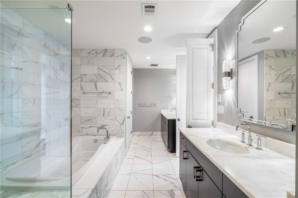 RITZ CARLTON RESIDENCES - Residential