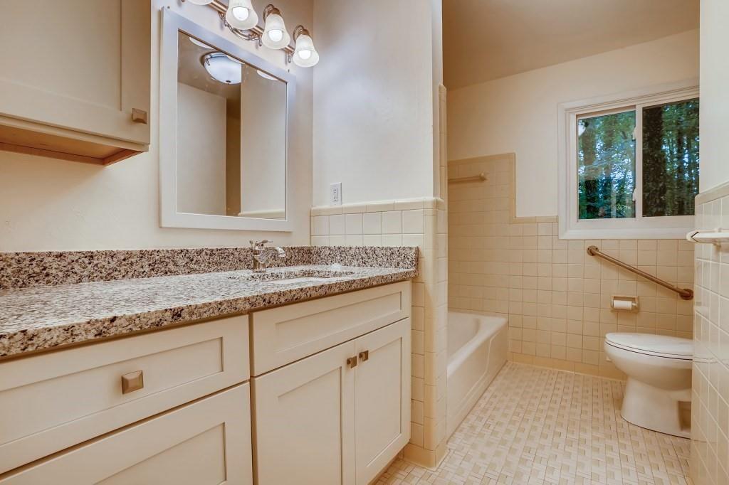 COUNTRY CLUB ESTATES - Residential