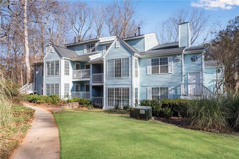 Homes For Sale - 720 Glenleaf Drive<br/> Peachtree Corners, GA 30092