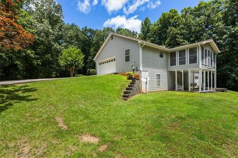 A home in Dawsonville