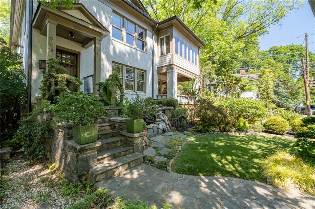 904 Charles Allen Drive NE