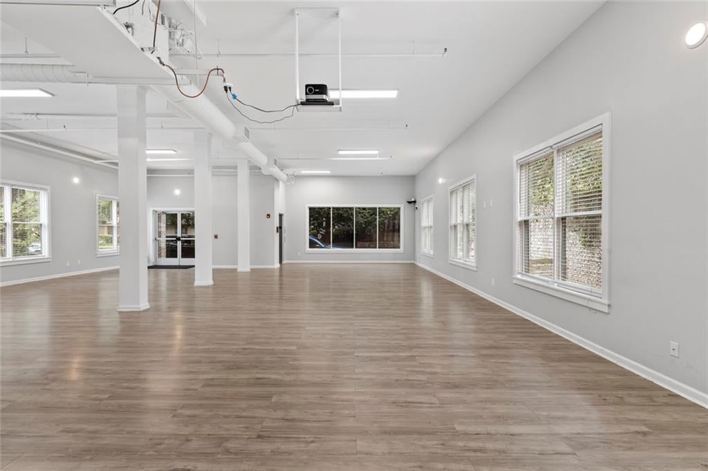 1529 Oakview Road