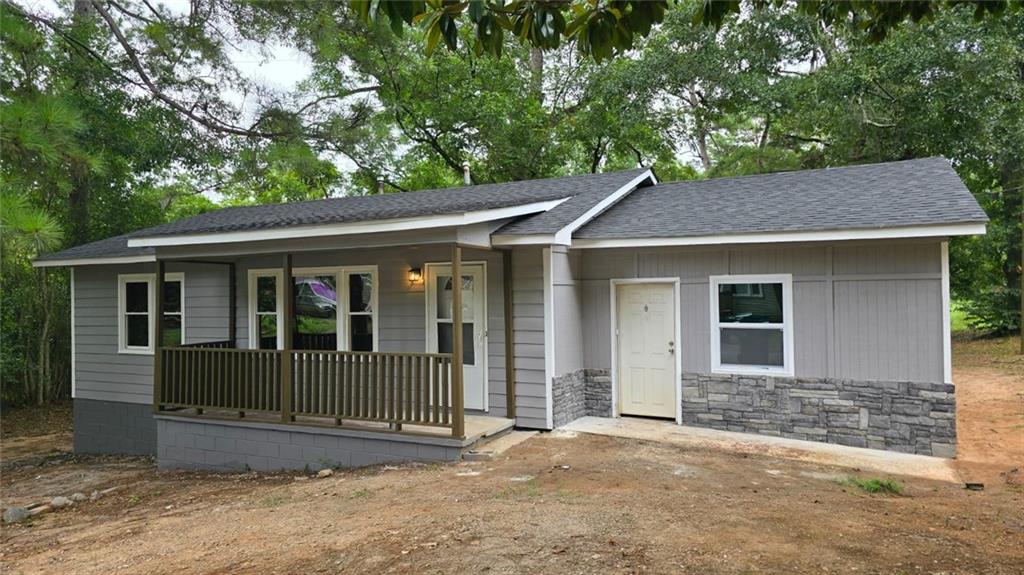 Perfect home sitting on a corner lot with 1,200 sqft offers hardwood flooring in living room and bedrooms. Kitchen has new appliances and granite countertop.