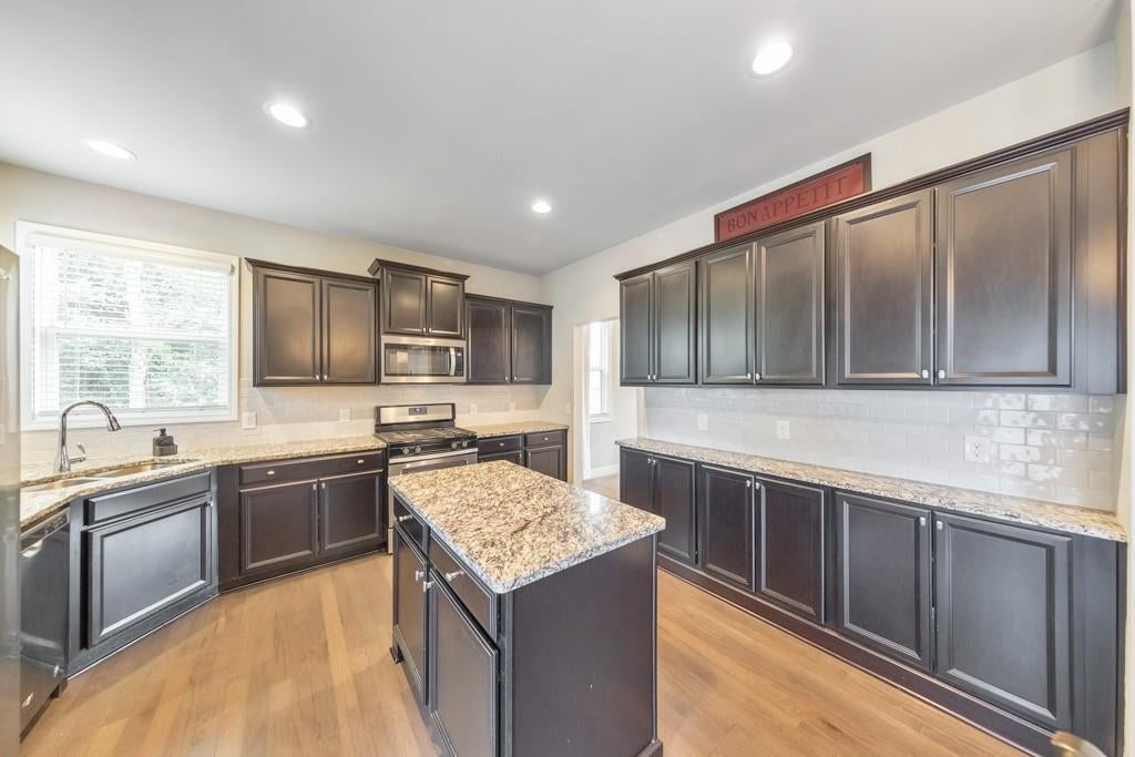 2734 Double Iron Drive SW