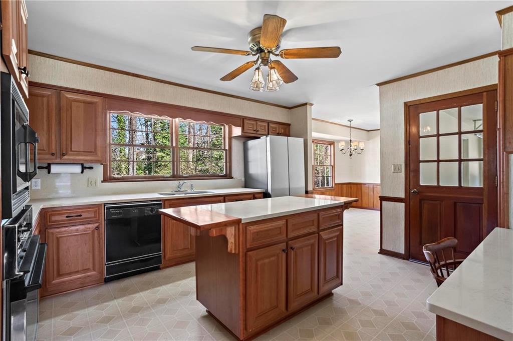 7675 Ryefield Drive, Sandy Springs, Georgia image 10