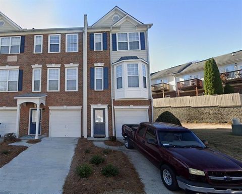 Townhouse For Sale - 3263 Mill Springs Circle Northeast Circle<br/> Buford, GA 30519