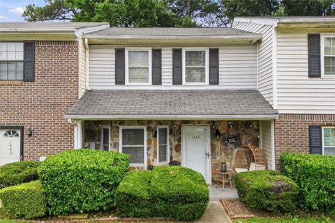Townhouse For Sale - 1445 Springleaf Circle<br/> Smyrna, GA 30080