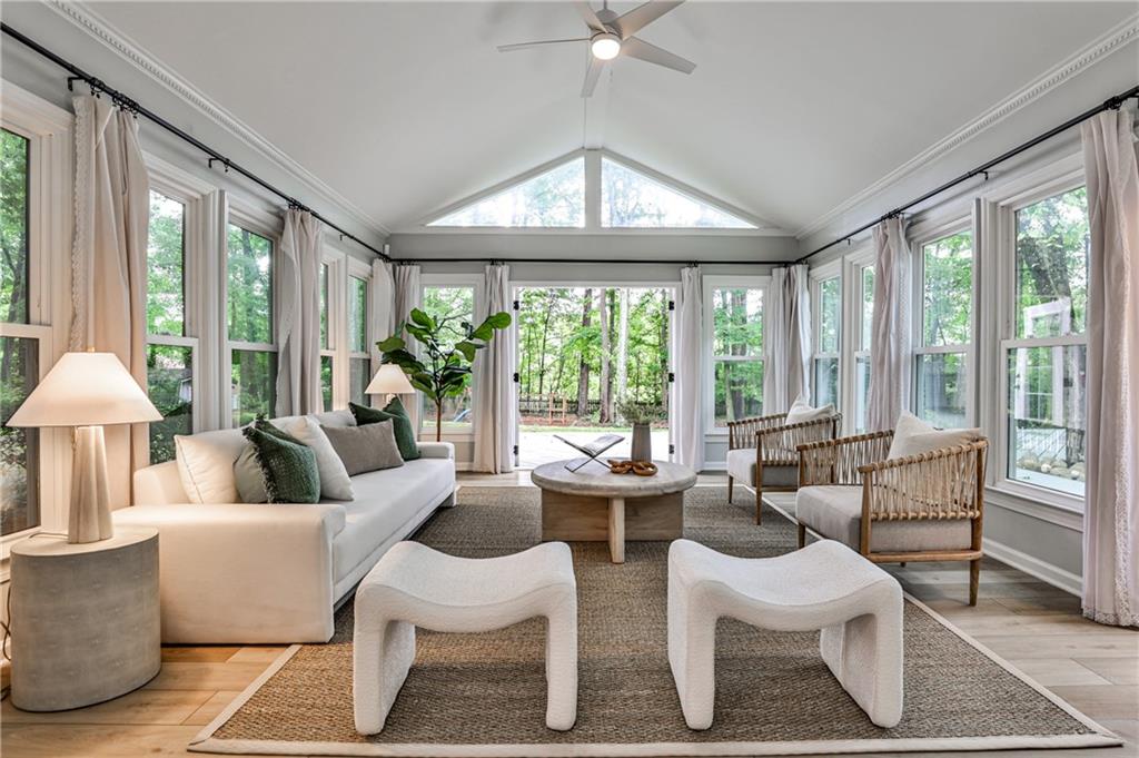 270 Hollyridge Way