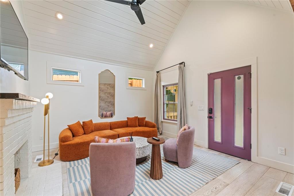 379 Mary Street SW