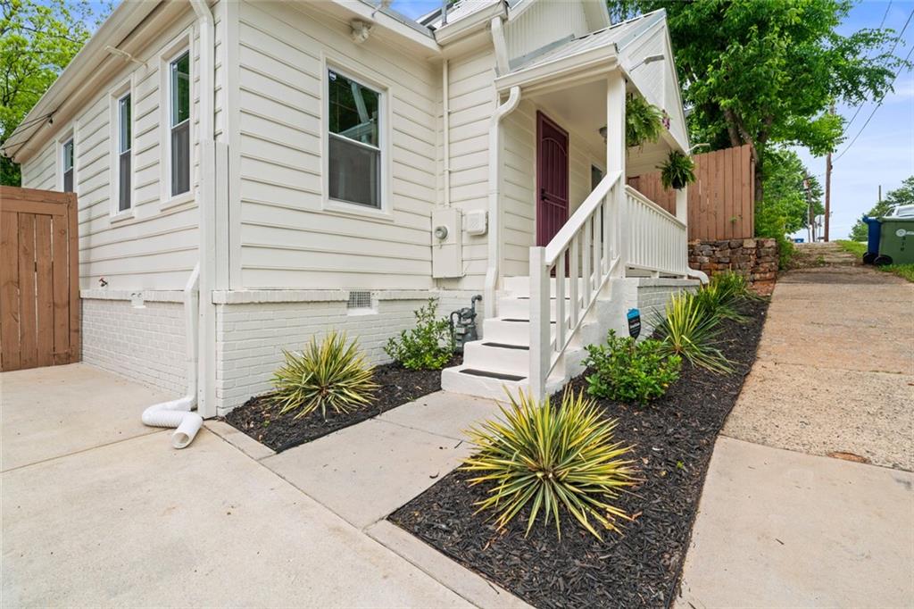 379 Mary Street SW