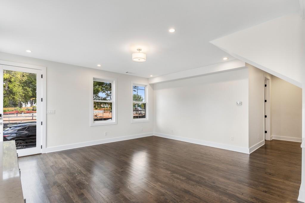 564 Parkway Drive NE 3
