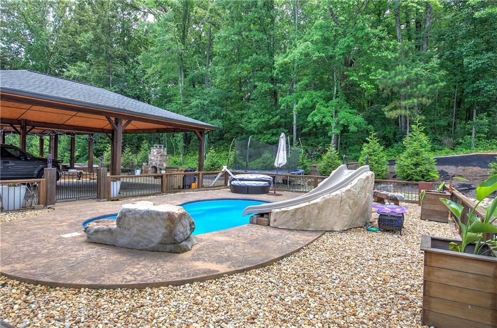 170 Gaddis Road NW