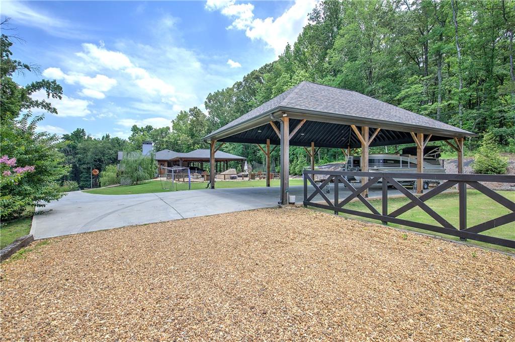 170 Gaddis Road NW