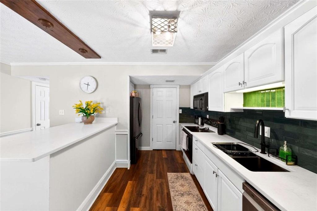 6117 Queen Anne Court